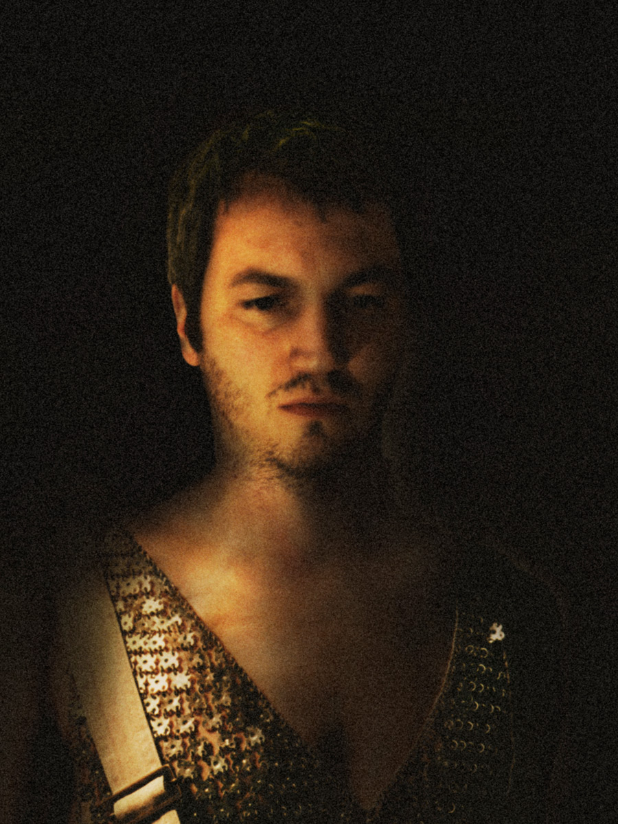 Peter Freitag - Self Portraits -- "Mann mit Kettenhemd"